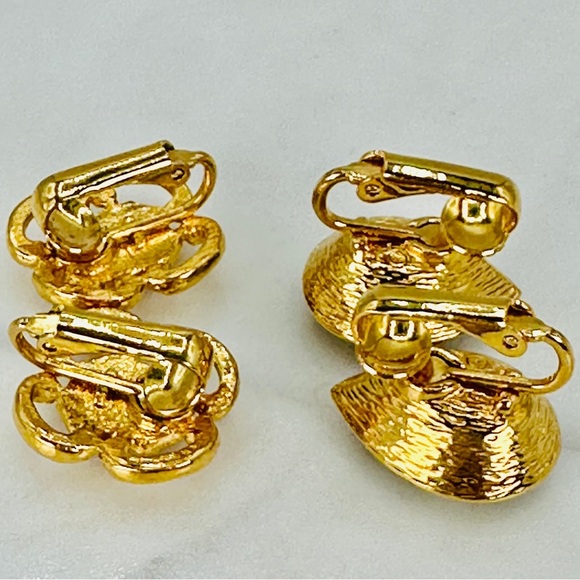 Vintage Avon Clip On Earrings Purple Glass Gem Gold Tone 2 Pair Tear Drop Scroll - Picture 8 of 9